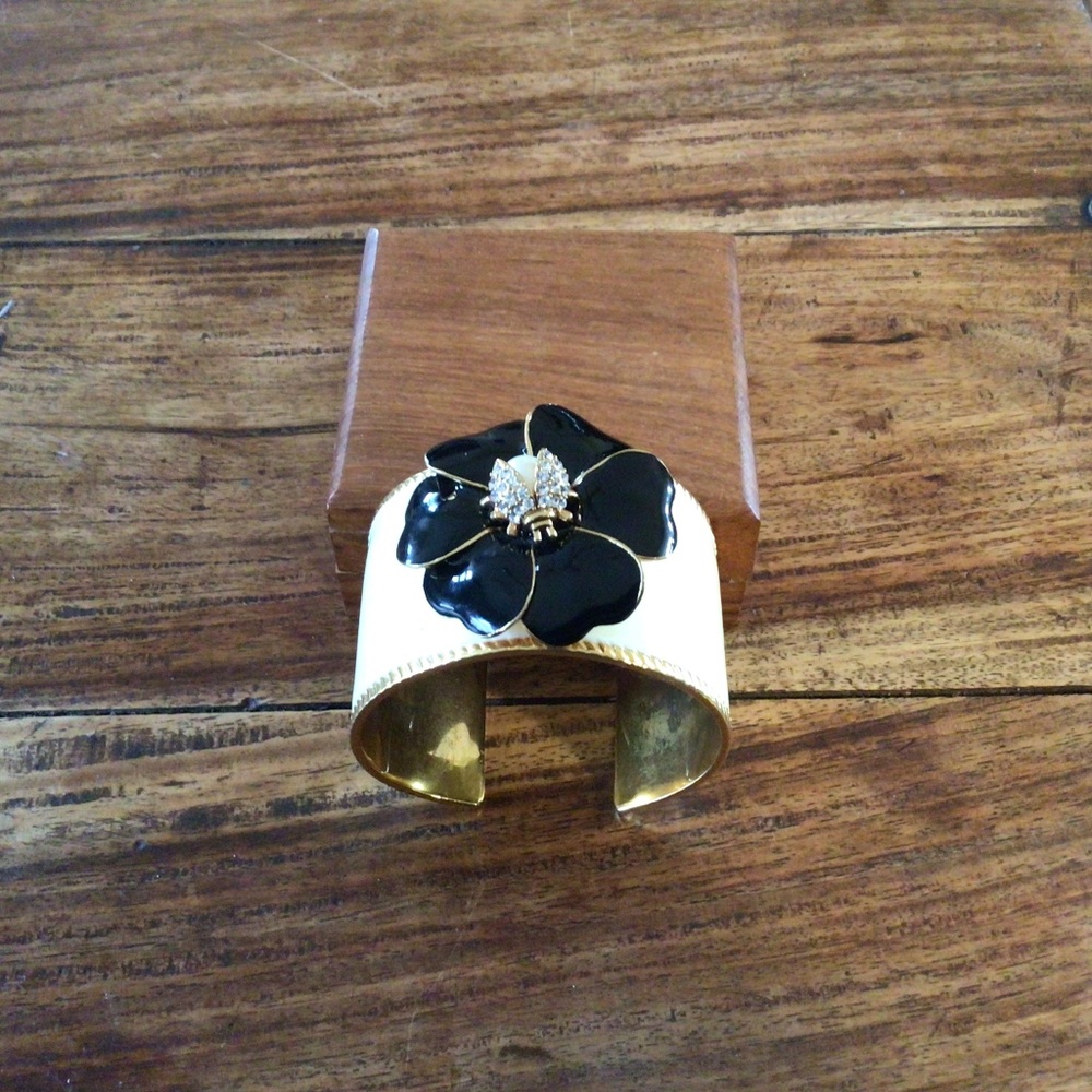 Stella & Dot Retired Kelly Flower Bee Cuff Bracelet
